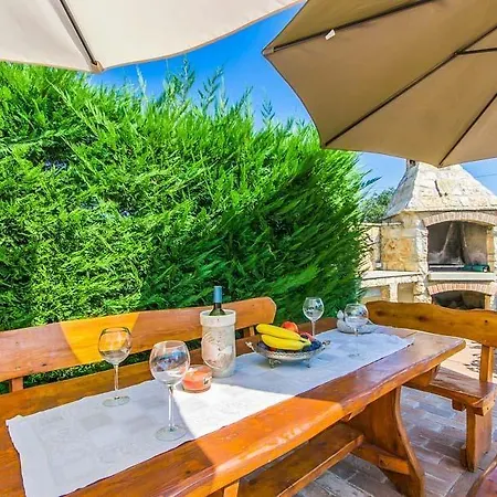 Sleeps 8 Pool Wifi * Veleniki
