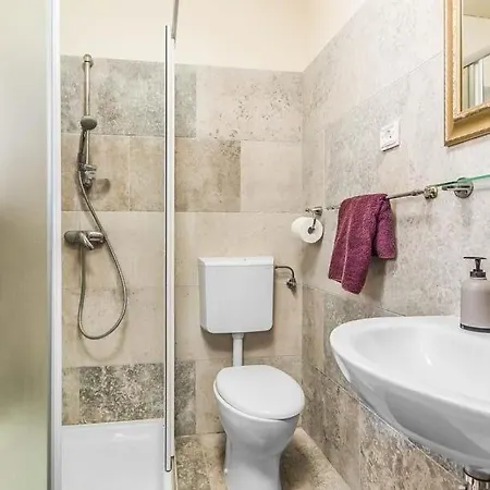 Sleeps 8 Pool Wifi Vila Veleniki