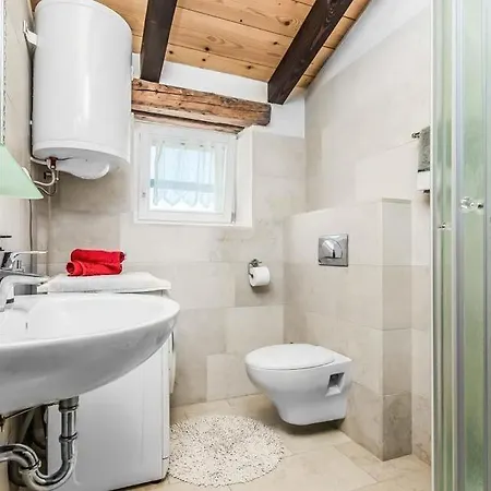 Sleeps 8 Pool Wifi * Veleniki