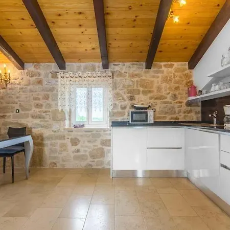 Sleeps 8 Pool Wifi * Veleniki
