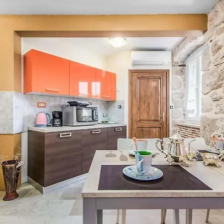 Vila Sleeps 8 Pool Wifi
