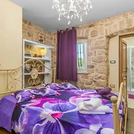 Vila Sleeps 8 Pool Wifi