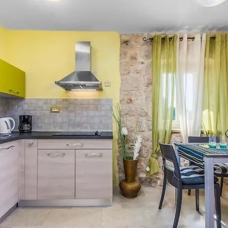 Sleeps 8 Pool Wifi Veleniki