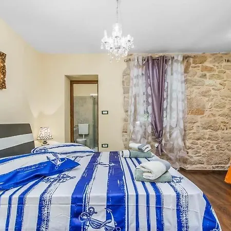 Sleeps 8 Pool Wifi * Veleniki