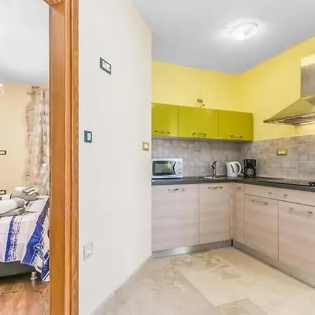 Vila Sleeps 8 Pool Wifi *
